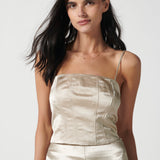 Blusa Kirse de la marca FV-2025-608, estilo casual, en color blanco, con manga larga y cuello redondo.