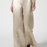 Pantalón Adela de la marca FV-2025-804, pantalones de corte recto en color negro y tela suave, vista frontal.