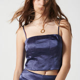 Blusa de manga larga Kirse de la marca FV-2025-608, color blanca, con diseño elegante y detalles en la parte superior.