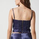 Blusa top Kirse de la marca FV-2025-608 en color neutro, con diseño de manga larga y escote en V, vista frontal.