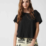 Polera negra Francesca de la marca EV-2026-504, blusa de manga larga con diseño elegante y moderno.