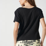 Polera negra Francesca de la marca EV-2026-504, blusa de manga larga y corte ajustado, vista frontal sobre fondo neutro.