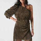 Vestido Odette de la marca FI-2024-700, vestido elegante con diseño moderno y detalles en la parte superior y falda fluida.
