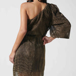 Vestido Odette de la marca FI-2024-700, vestido elegante con detalles en tela y corte femenino, en color suave.