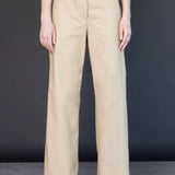 Pantalón Collin de la marca O-2025-803, pantalones de color gris oscuro con cinturilla ajustable y bolsillos laterales.