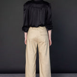Pantalón Collin de la marca O-2025-803, pantalones de tela en color neutro, con diseño clásico y ajuste cómodo.