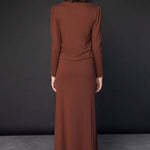 Falda Solei de marca O-2025-403 en tela ligera con diseño elegante y corte recto, mostrada en color neutro.