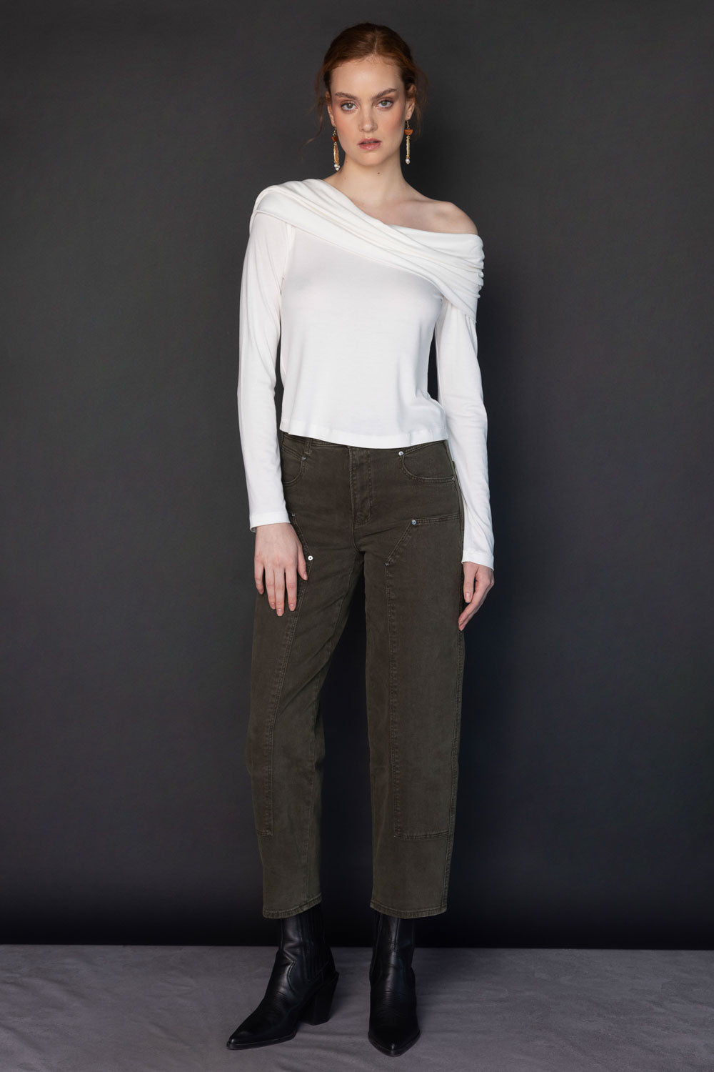 Polera Elsie Vint de marca EI-2025-504, blusa casual con diseño elegante y moderna, vista frontal en color neutro.