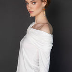 Polera Elsie Vint de la marca EI-2025-504, blusa moderna con diseño elegante y cómodo, en color neutro.