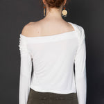 Blusa Elsie Vint de la marca EI-2025-504, con diseño elegante y corte cómodo, visible en la imagen.