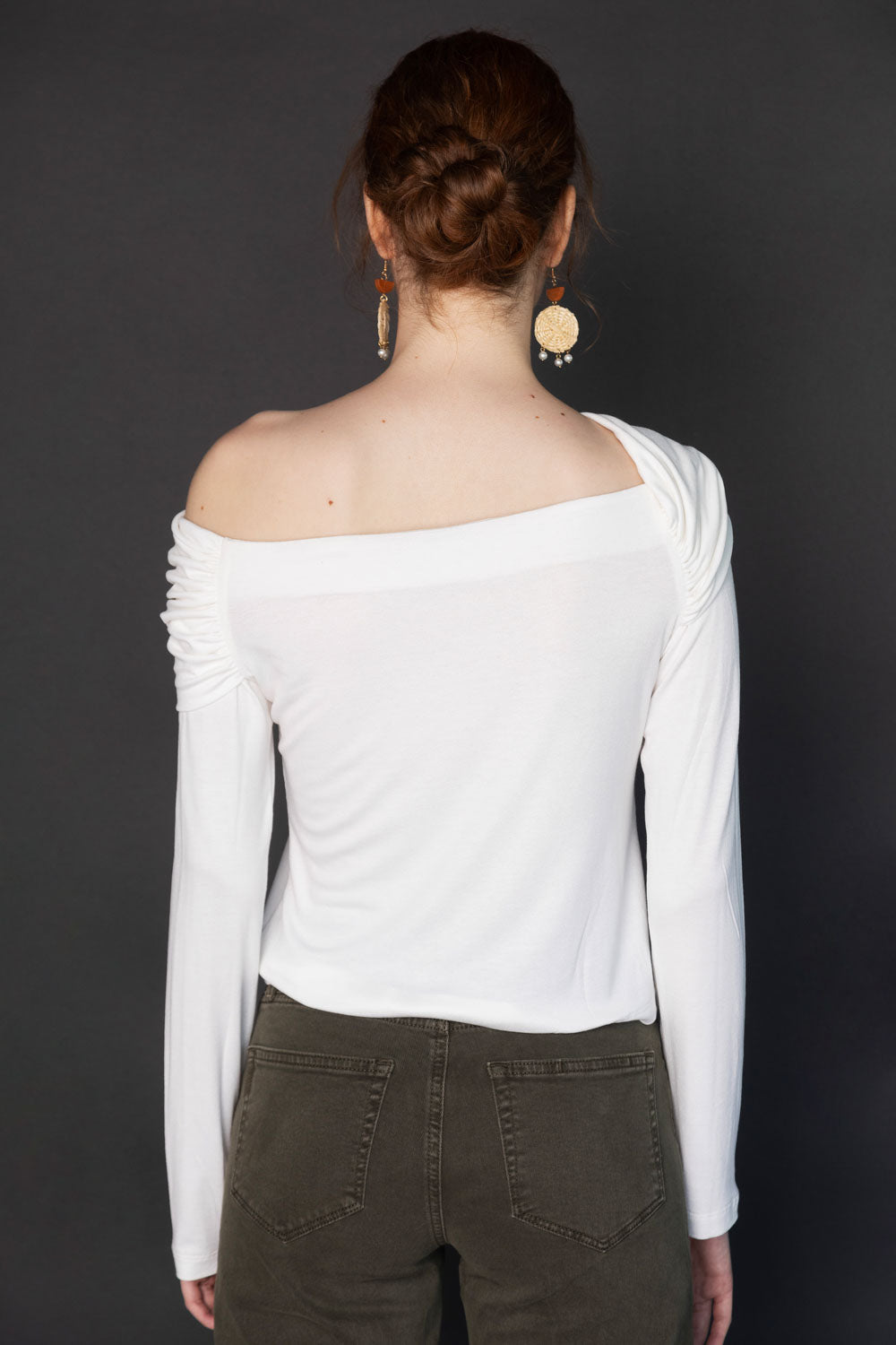 Blusa Elsie Vint de la marca EI-2025-504, con diseño elegante y corte cómodo, visible en la imagen.