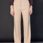 Pantalón Racine de la marca O-2025-800, pantalones de corte recto en color negro, con bolsillos y cinturilla ajustable.