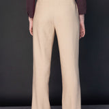 Pantalón Racine de la marca O-2025-800, pantalones de corte clásico en color negro, mostrando el estilo y la tela del producto.
