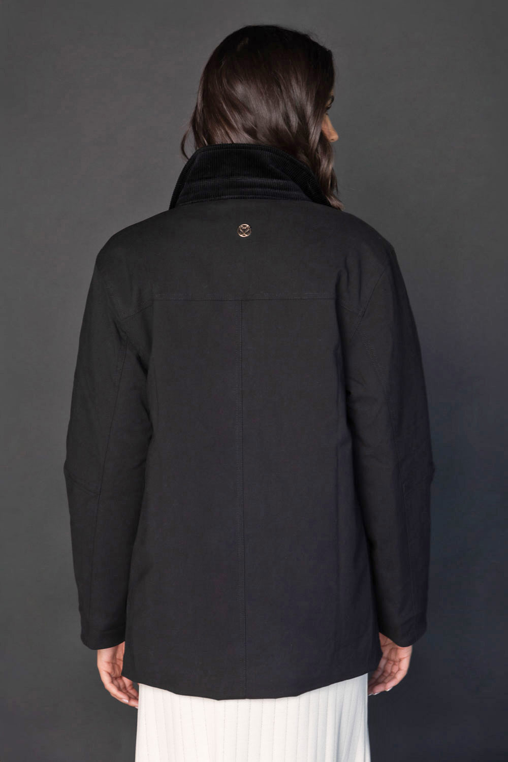 Chaqueta Fleur de la marca O-2025-902, con diseño elegante y detalles en la imagen 1847.