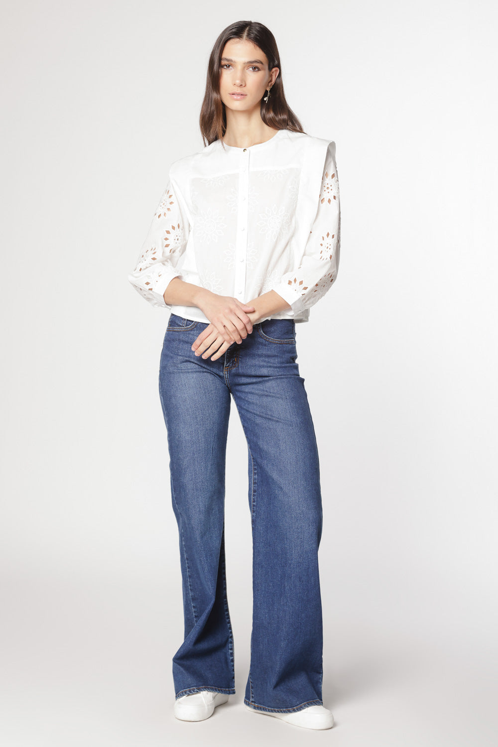Jeans Stella Stretch de la marca D-2024-804, pantalones vaqueros ajustados en color azul con detalles de costuras.