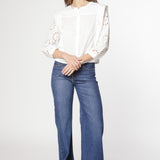 Jeans Stella Stretch de la marca D-2024-804, pantalones vaqueros ajustados en color azul con detalles de costuras.
