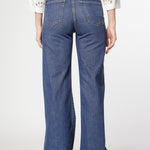 Jeans Stella Stretch de la marca D-2024-804, con diseño ajustado y color azul, mostrando la prenda en un fondo neutro.