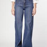 Jeans Stella Stretch de la marca D-2024-804 en color azul, con ajuste ceñido y bolsillos frontales visibles.
