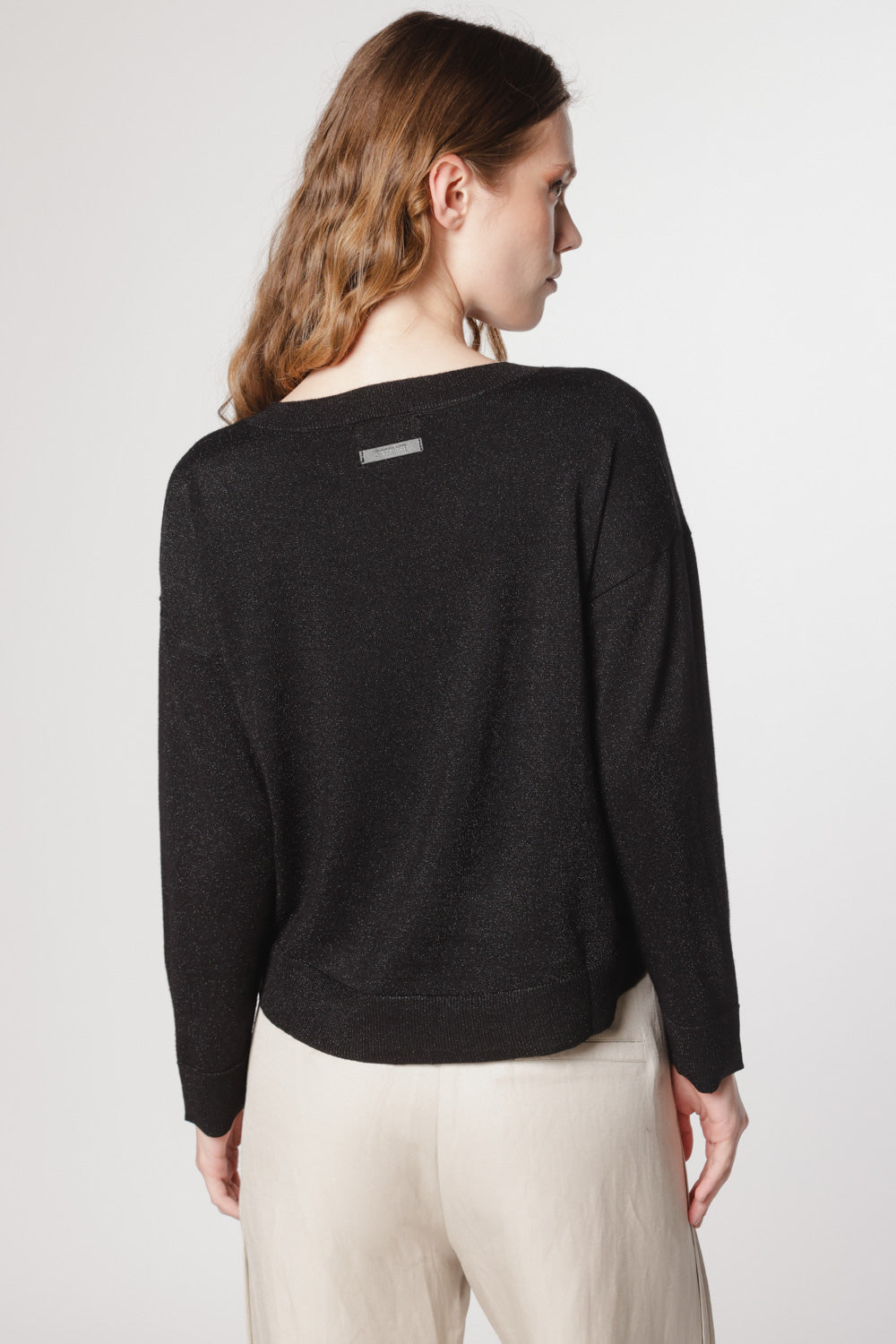 Suéter rosa de tejido Vinter Black de la marca I-2024-14, con diseño elegante y cómodo para el invierno.