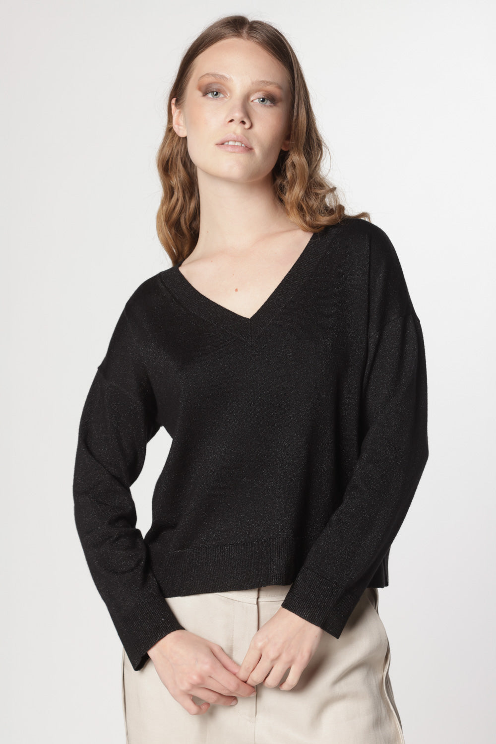 Suéter rosa de invierno de tejidos I-2024-14, color negro, con diseño cálido y cómodo para el frío.
