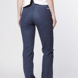 Jeans slim Jesse de la marca D-2024-806, en color oscuro, mostrando el ajuste ajustado y detalles de costura en la parte frontal.