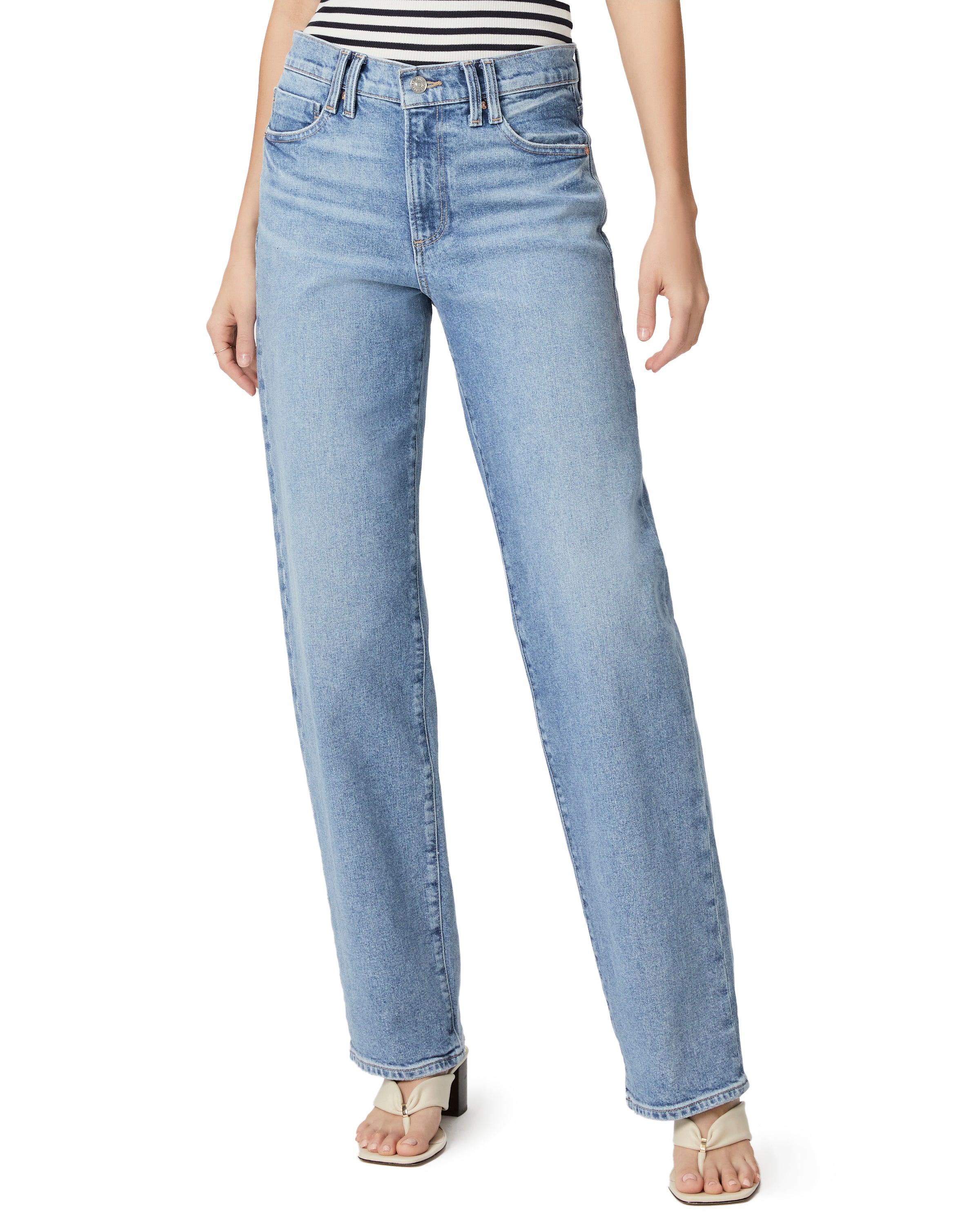 Jeans rectos Serena de la marca NY-2025-808, pantalones de mezclilla de corte recto, en color azul claro.