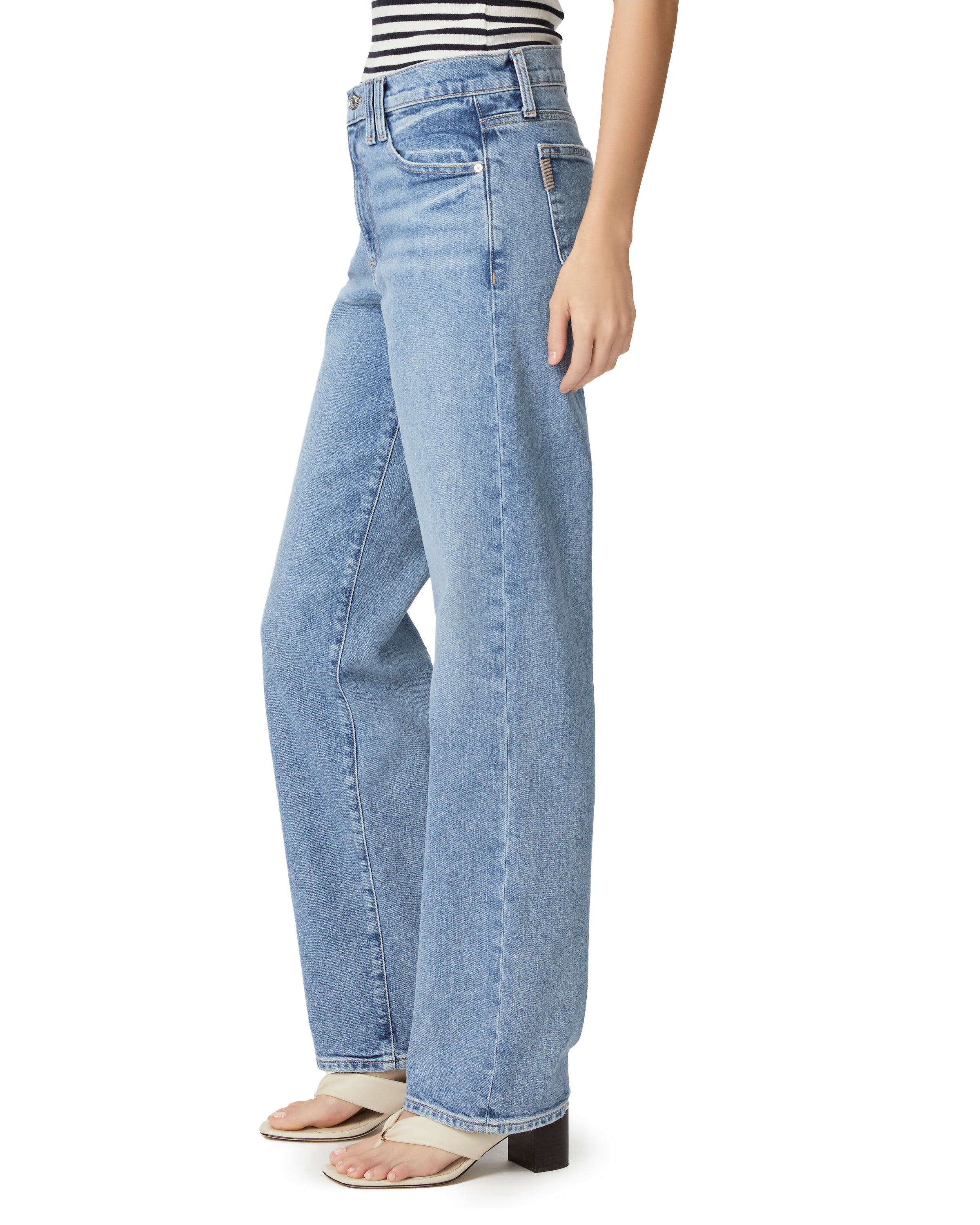 Pantalones rectos Serena de la marca NY-2025-808, jeans azules con costuras visibles y ajuste clásico.