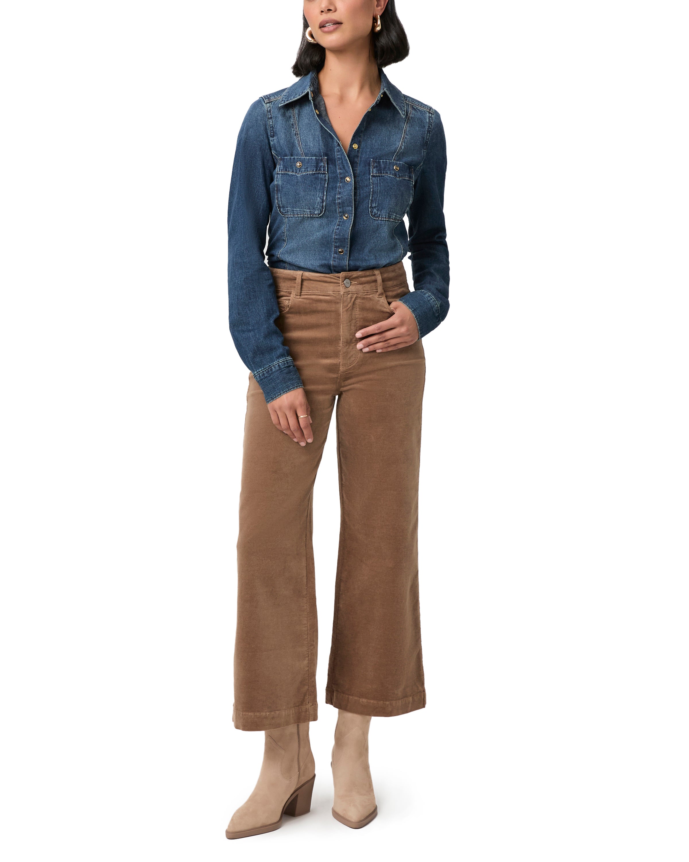Pantalones anessa de pierna ancha en color neutro, estilo cómodo y moderno, con etiqueta de la marca NY-2025-805.