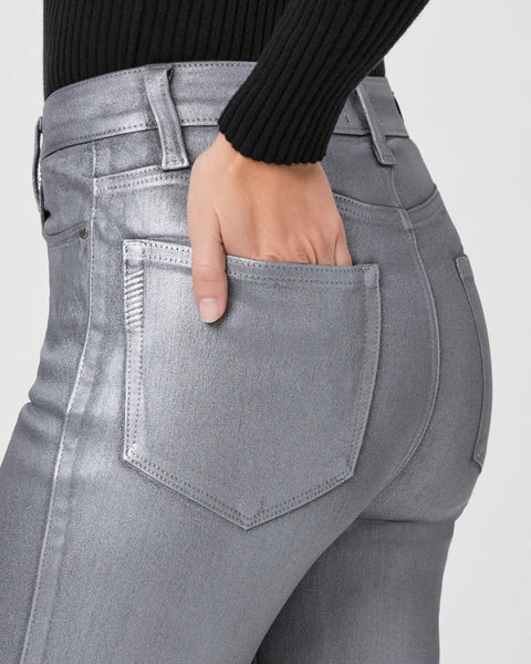 Pantalones Claudine Fare Jean de la marca NY-2025-806 en color azul con diseño clásico y ajuste cómodo.