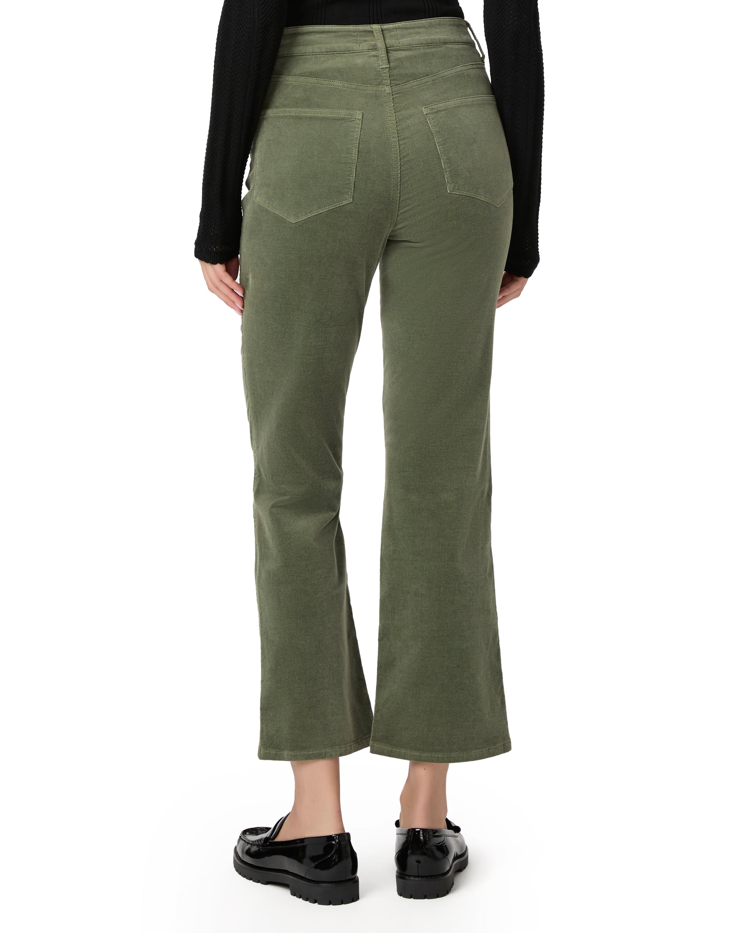 Pantalones de campana Courtney Flare de la marca NY-2025-809, color negro, con estilo ajustado en la parte superior y abertura en la parte inferior.
