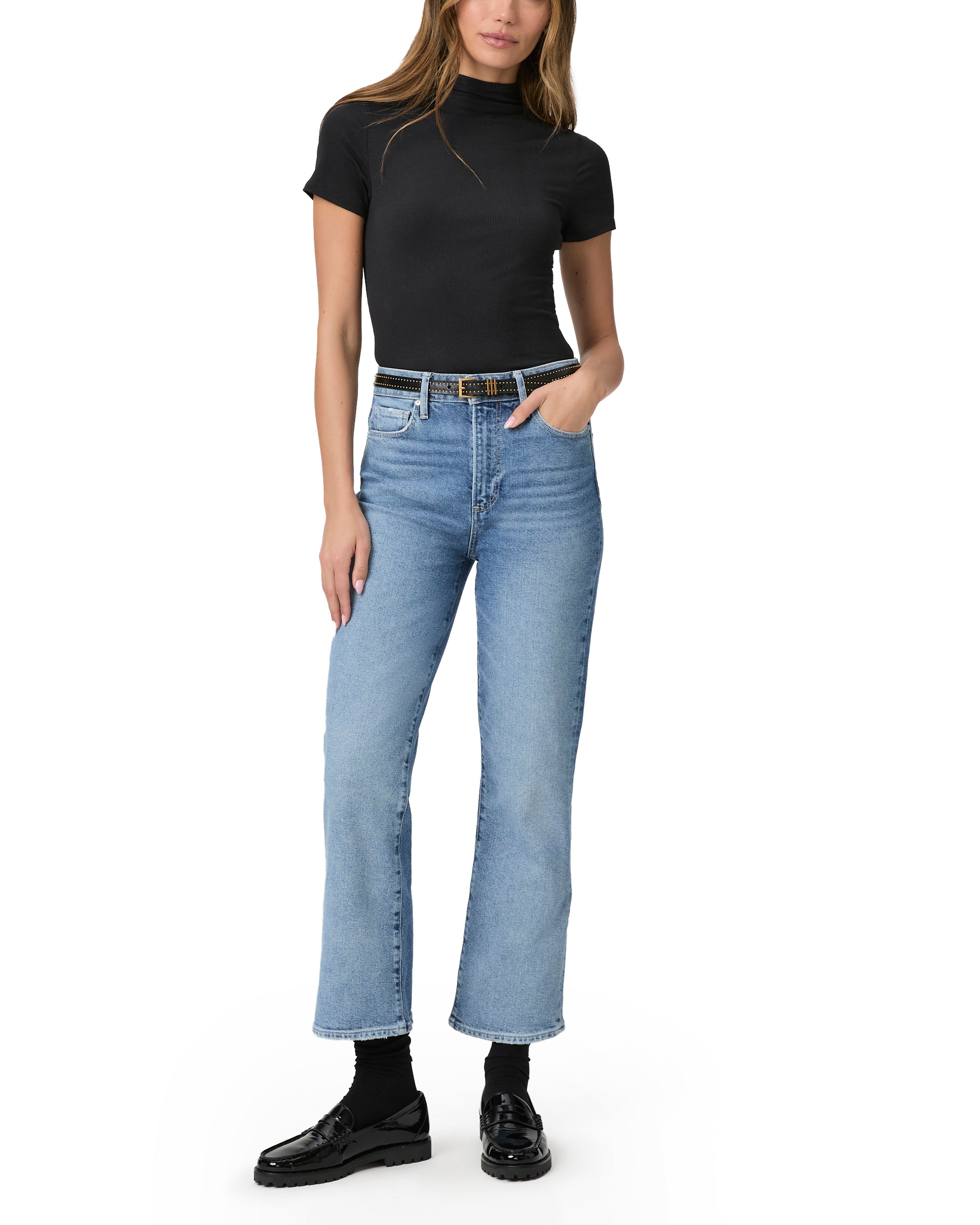 Pantalones de mezclilla flare Courtney NY-2025-810, color azul, con detalles de costura y ajuste de cintura en la imagen.