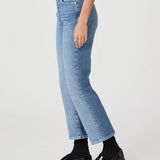 Pantalones de mezclilla cortos estilo flare marca NY-2025-810, color azul claro, detalles en costuras y botones.