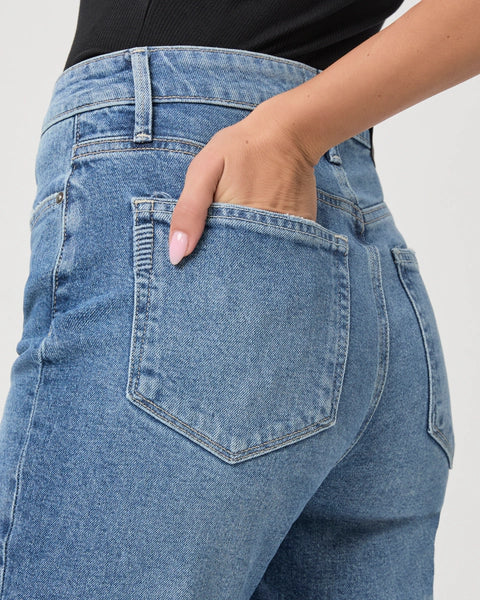 Pantalones vaqueros de campana Courtney Flare de la marca NY-2025-810, en color azul con detalles de costura y bolsillos delanteros.