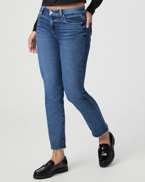 Pantalones rectos de mezclilla en tono ámbar de la marca NY-2025-816, vista frontal en color cálido y clásico