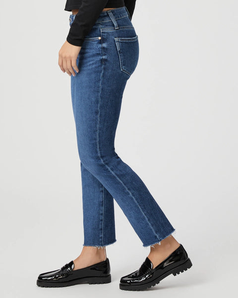 Pantalones vaqueros rectos en color ámbar de la marca NY-2025-816, con diseño clásico y detalles en denim.