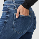 Pantalones rectos de mezclilla en color ámbar de la marca NY-2025-816, con diseño clásico y costuras visibles.