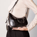 Bolso mini Stella negro de la marca AI-2025-201, accesorio compacto con asa, visible en la imagen 72471.jpg.