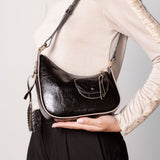 Bolso mini Stella negro de la marca AI-2025-201, accesorio compacto con asa, visible en la imagen 72471.jpg.