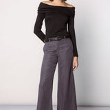 Pantalón Anise de la marca O-2025-812, pantalones de tela con diseño moderno y ajuste cómodo, en color neutro.