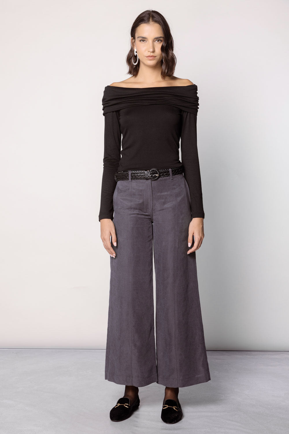 Polera Elsie Vint de la marca EI-2025-504, blusa de manga larga en color gris con diseño moderno y cómodo.