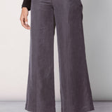 Pantalón Anise de la marca O-2025-812, pantalones de tela con corte recto en color neutro, vista frontal en la imagen.