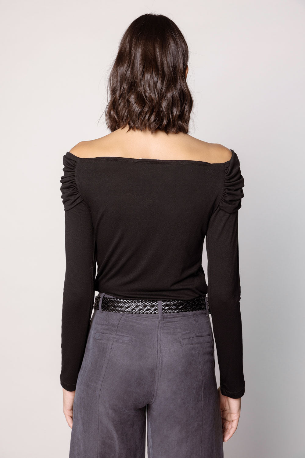 Polera Elsie Vint de la marca EI-2025-504, blusa con diseño moderno y colores suaves, vista frontal en fondo neutro.
