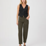 Pantalones de mezclilla estilo barrel leg Alexis de la marca NY-2025-819, en color clásico, con corte ajustado y detalles de costura visible.