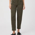 Pantalones vaqueros estilo barrel leg Alexis de la marca NY-2025-819, color azul y diseño ajustado.