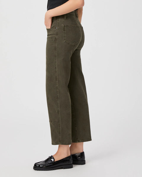 Pantalones de mezclilla estilo barrel leg Alexis de la marca NY-2025-819, color azul, con corte ajustado y detalles clásicos.
