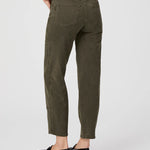 Pantalones de mezclilla tipo barrel leg de la marca NY-2025-819, estilo casual con dobladillo recto y lavado clásico.
