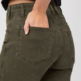 Pantalones jeans tipo barrel leg Alexis de la marca NY-2025-819 en color oscuro, con costuras y detalles de moda.