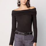 Polera Elsie Vint de la marca EI-2025-504, blusa de tela suave en color neutro, con diseño moderno y cómodo para uso casual.