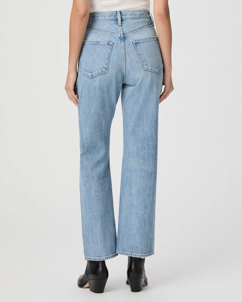 Pantalones rectos Sawer Straight Jean de la marca NY-2025-820, en color claro, con costuras y bolsillos visibles.
