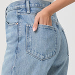 Pantalones rectos Sawer de la marca NY-2025-820, en color oscuro, con diseño clásico y bolsillos frontales y traseros.